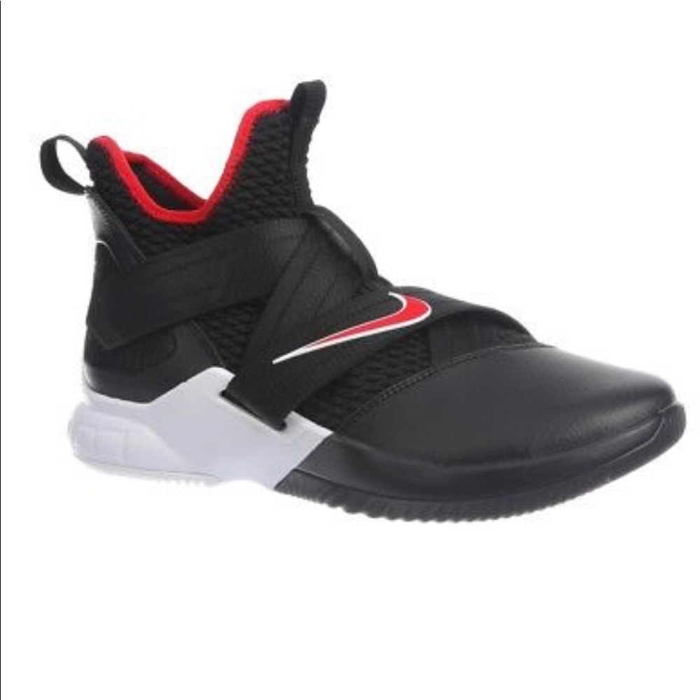 Nike Men’s LeBron soldier sneakers NWT